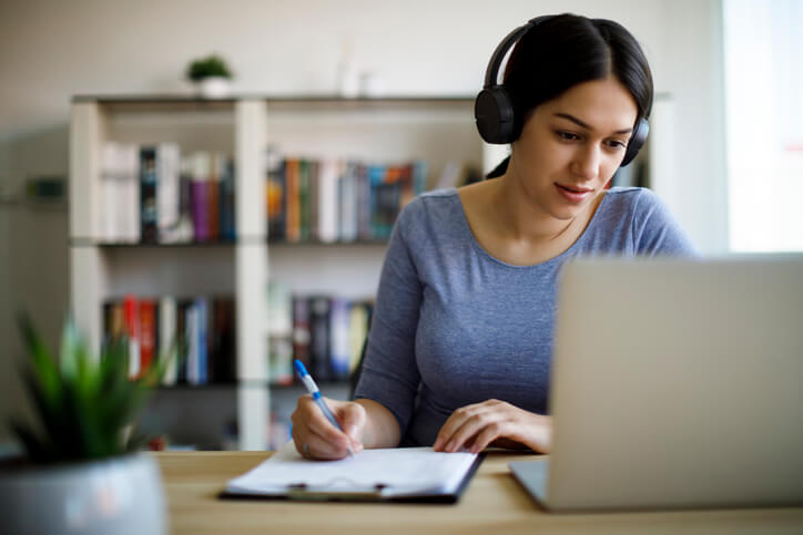 Woman looking to the computer